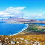 Lavelle's Seaside House & Mickey's Bar 4*
