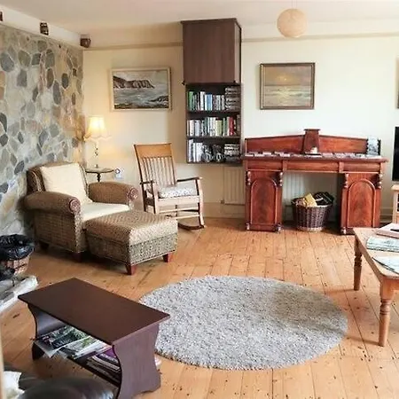 Lavelle's Seaside House & Mickey's Bar Bed and Breakfast