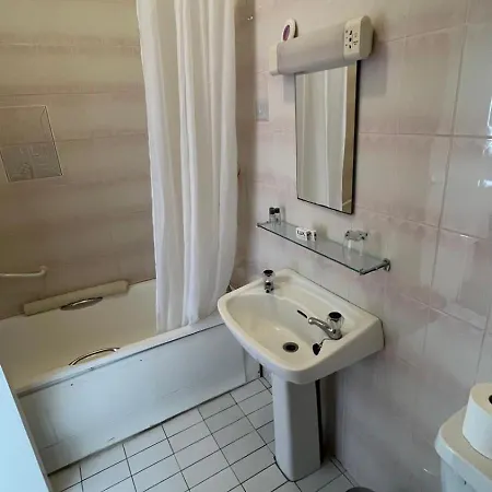 Lavelle's Seaside House & Mickey's Bar Bed & Breakfast