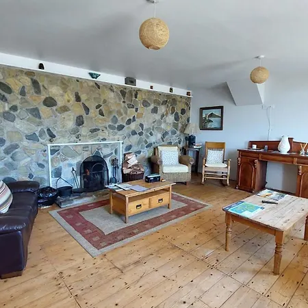 Bed & Breakfast Lavelle's Seaside House & Mickey's Bar