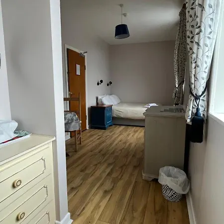 Lavelle's Seaside House & Mickey's Bar 4*