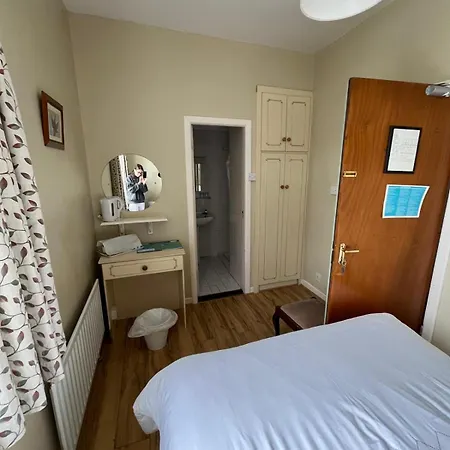 Lavelle's Seaside House & Mickey's Bar Bed & Breakfast