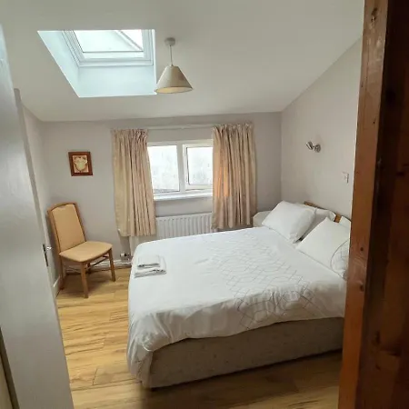 Lavelle's Seaside House & Mickey's Bar 4* Achill Sound