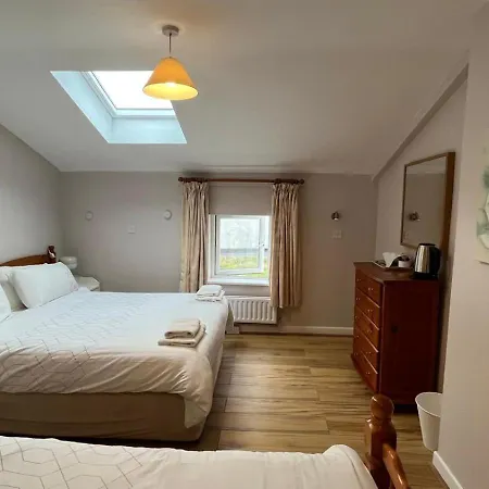 Lavelle's Seaside House & Mickey's Bar 4*