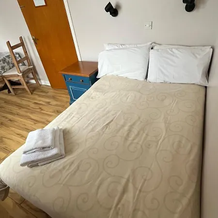 לינה וארוחת בוקר Lavelle's Seaside House & Mickey's Bar 4*