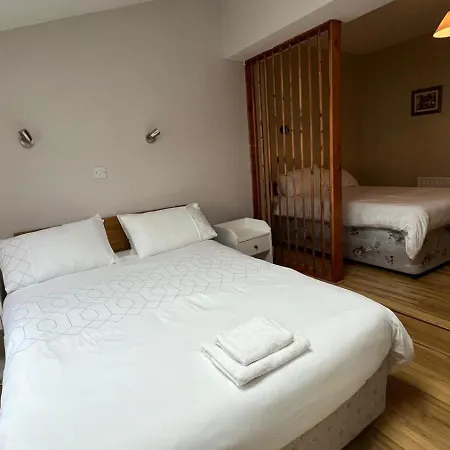 Lavelle's Seaside House & Mickey's Bar Bed and Breakfast 4*