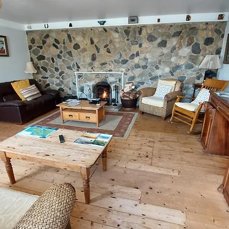 Lavelle's Seaside House & Mickey's Bar Bed and Breakfast