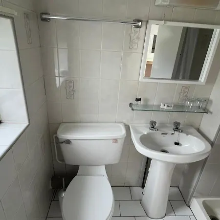 לינה וארוחת בוקר Lavelle's Seaside House & Mickey's Bar 4*