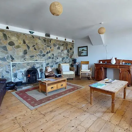 Lavelle's Seaside House & Mickey's Bar B&B 4*