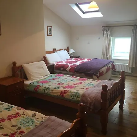 Lavelle's Seaside House & Mickey's Bar Bed and Breakfast