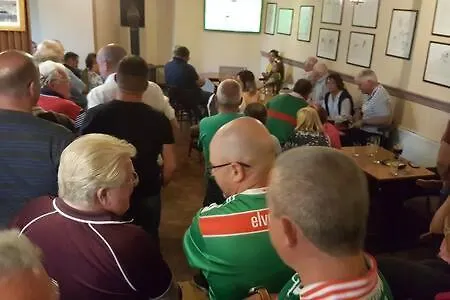 Lavelle's Seaside House & Mickey's Bar Отель типа 