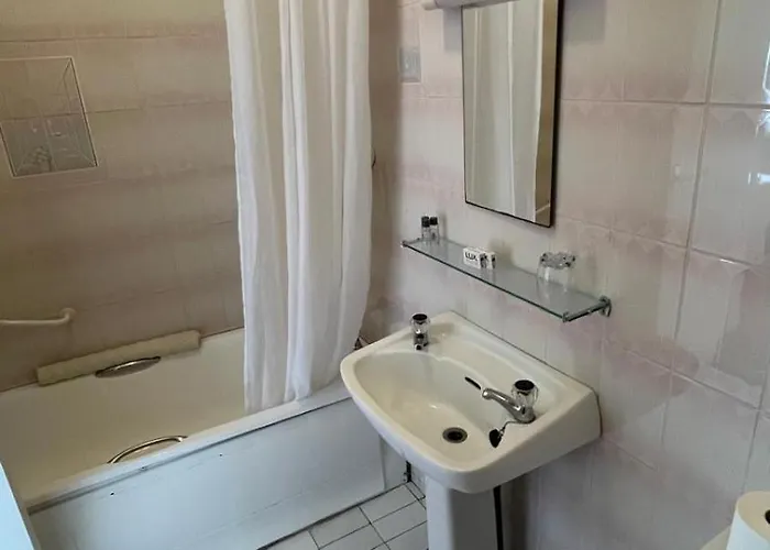 Lavelle's Seaside House & Mickey's Bar Отель типа 