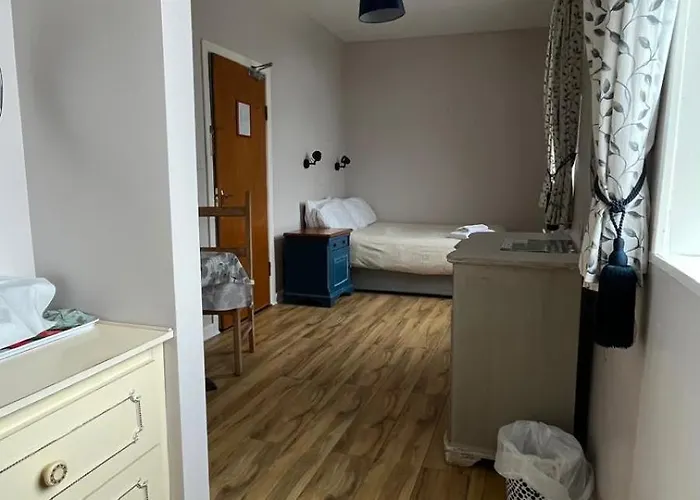 Lavelle's Seaside House & Mickey's Bar 4*