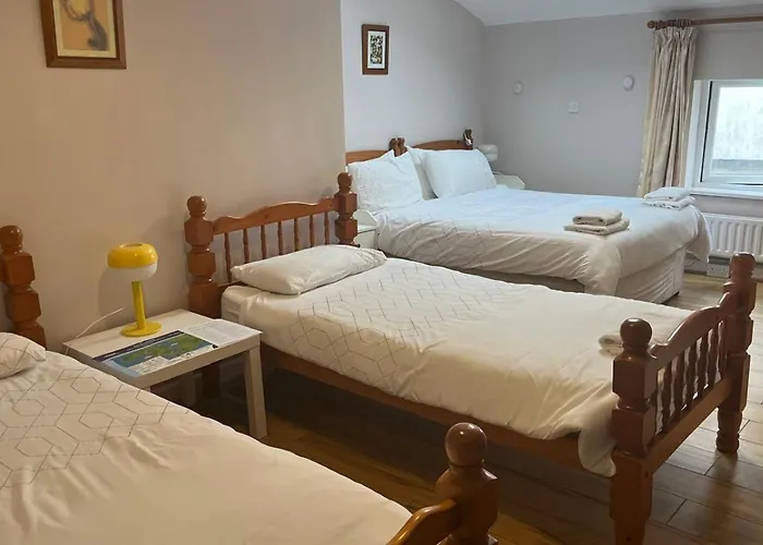 Lavelle's Seaside House & Mickey's Bar 4* Achill Sound