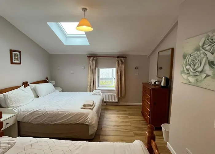 Lavelle's Seaside House & Mickey's Bar 4*