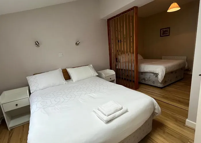 Lavelle's Seaside House & Mickey's Bar B&B 4*