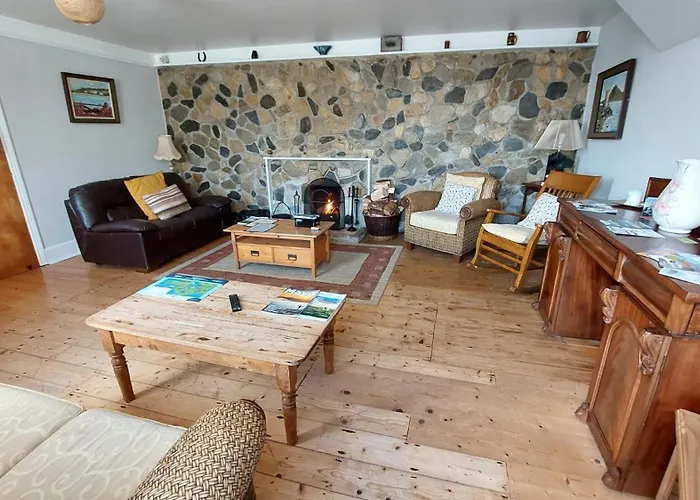 Lavelle's Seaside House & Mickey's Bar B&B